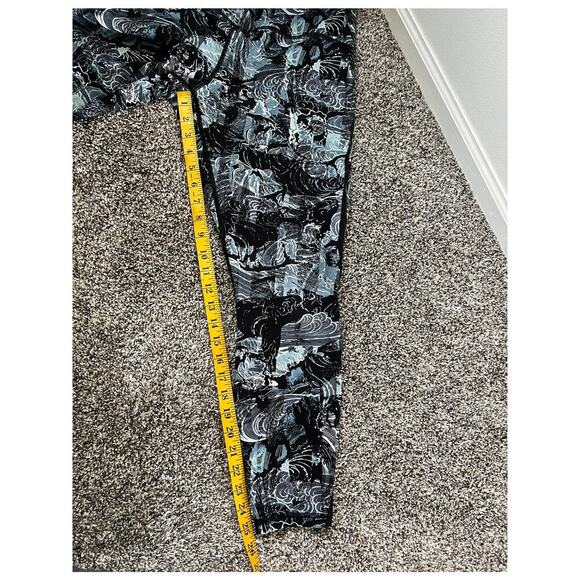 Lululemon wave pattern leggings women's size 12 - Picture 5 of 5